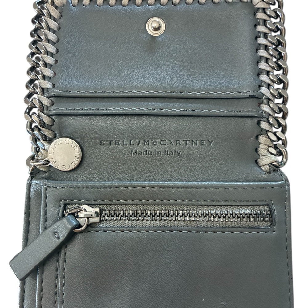 Stella McCartney Falabella small flap wallet in grey faux leather - Picture 4 of 8